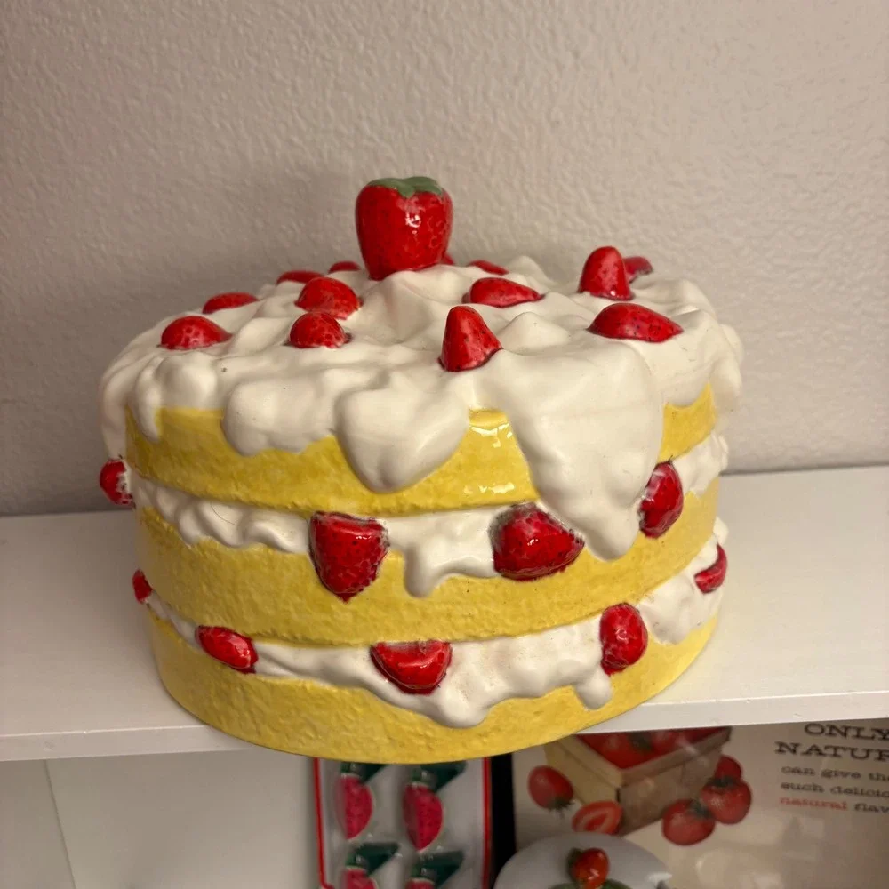 Vintage Ceramic Strawberry Shortcake Cake Cover Rare Kitschy Kitchen Decor